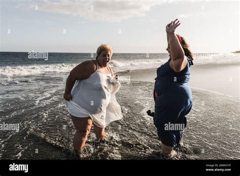 bild dicke frauen am strand|200.000+ kostenlose Strand Frau und Strand.